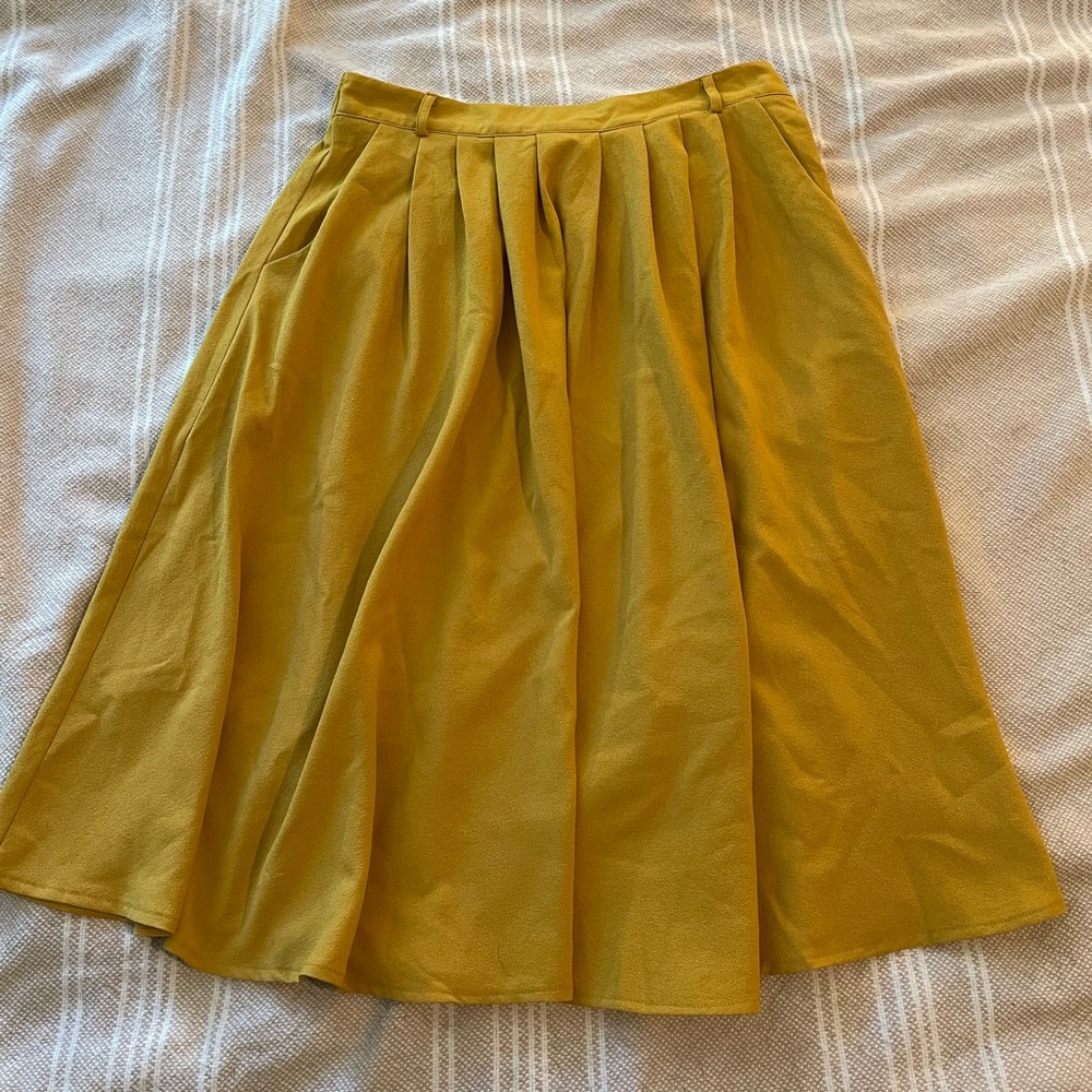 Modcloth style mustard colored skirt. Super flowy! EUC - has pockets!